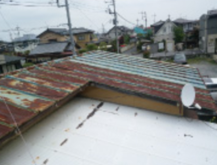 屋根カバー工事 作業前の写真